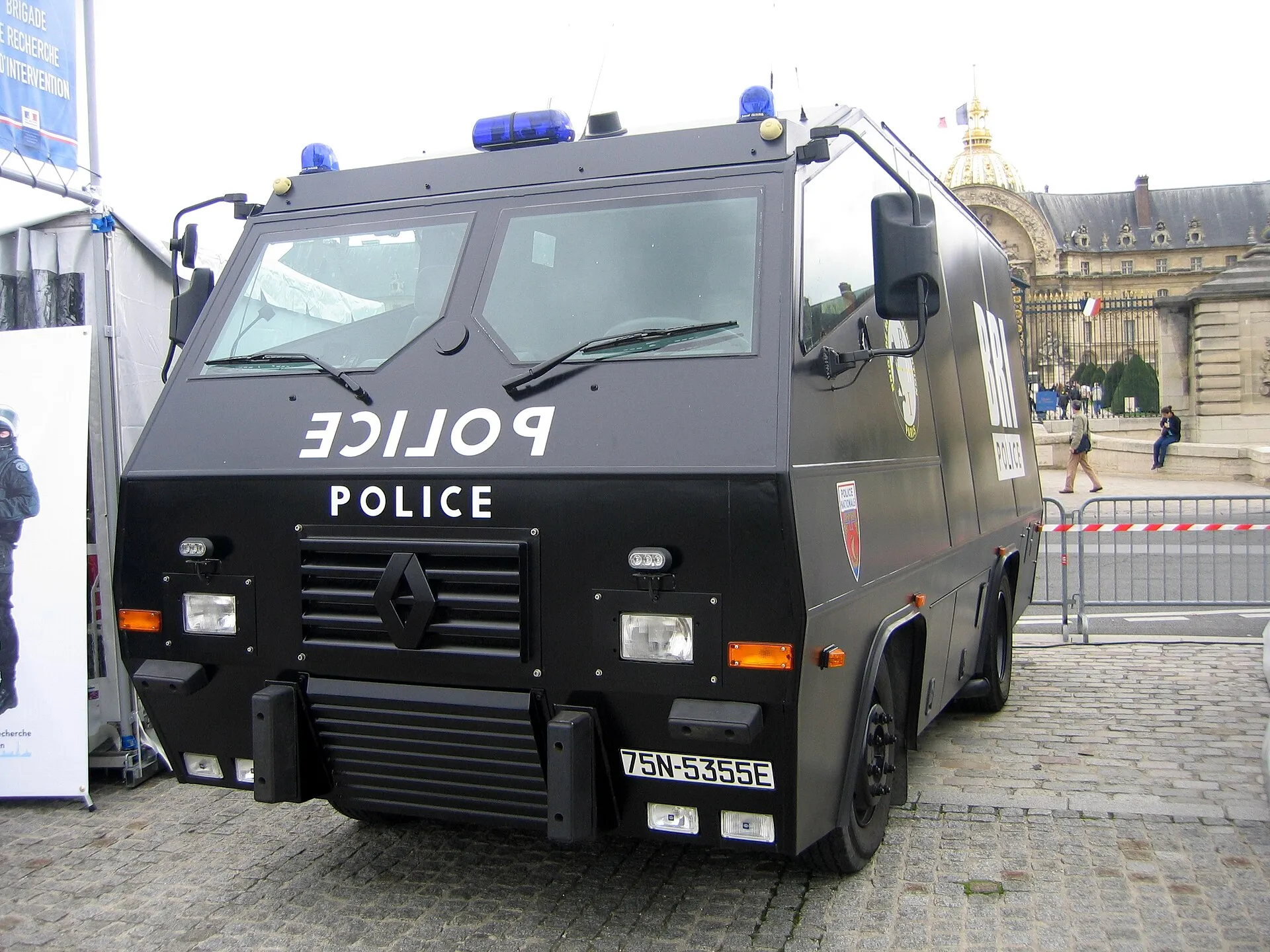 Un véhicule de la police nationale