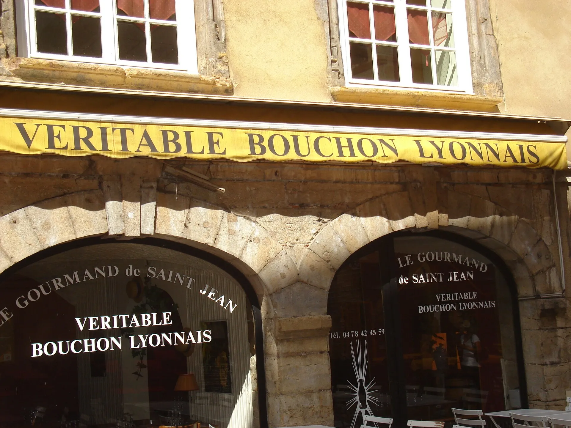 Un bouchon lyonnais traditionnel